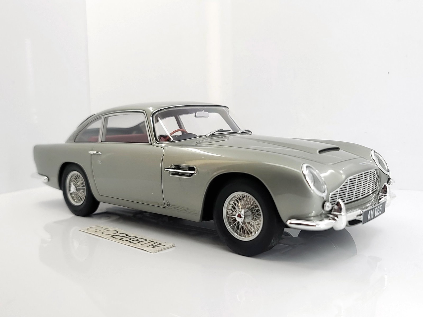 GT Spirit 1:12 scale Aston Martin DB5 1963 Silver(GT066)