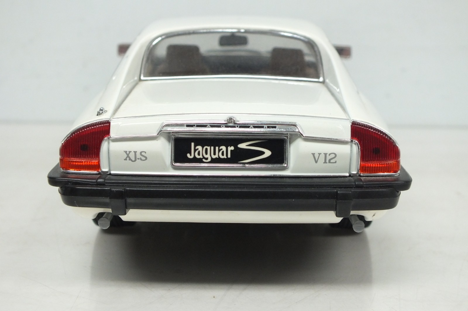 1965 Jaguar XJS Road Signature 1:18 Die Cast