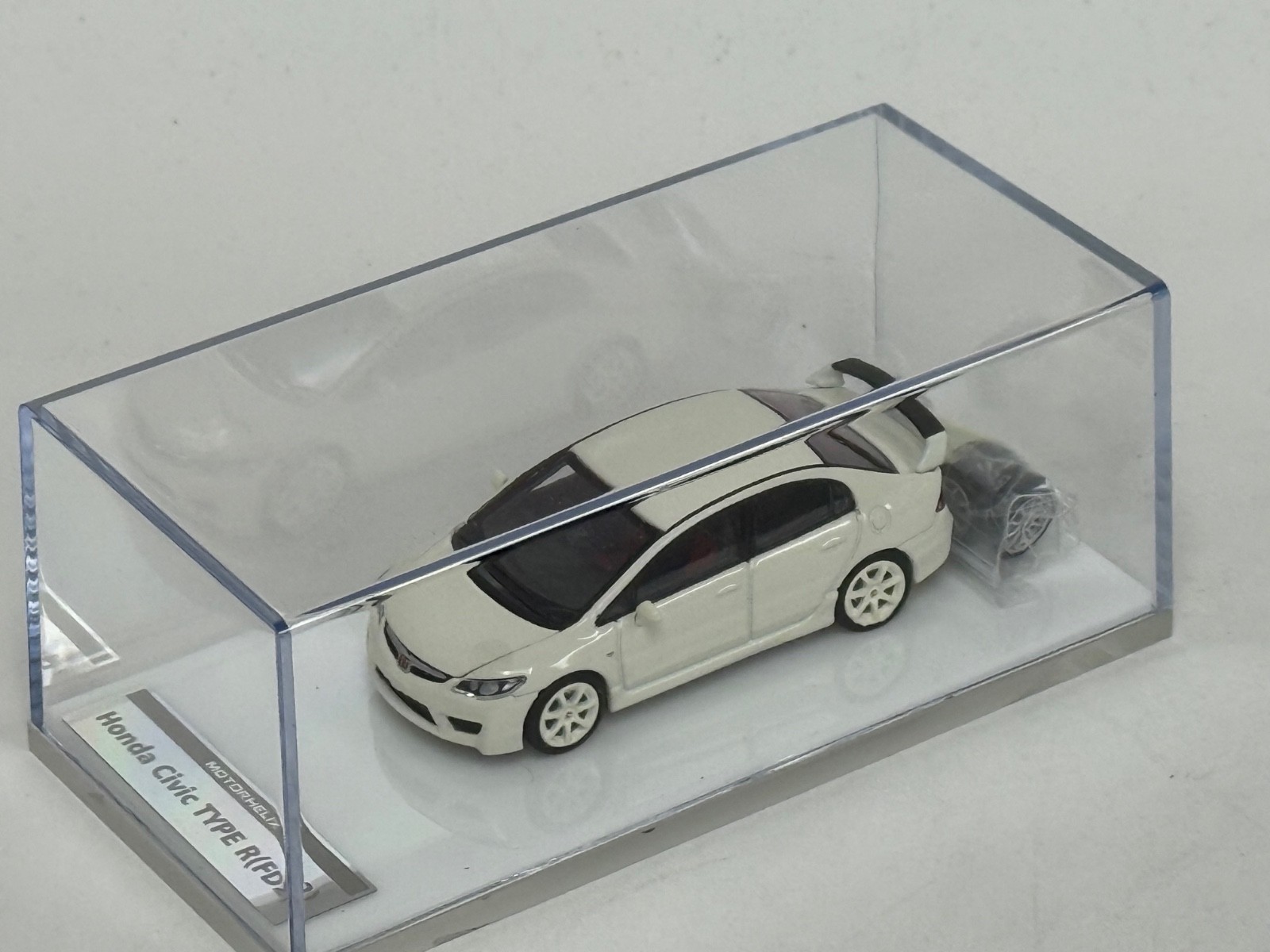 1/64 Motorhelix Honda Civic Type R ( FD2 ) in Championship White MIX 2