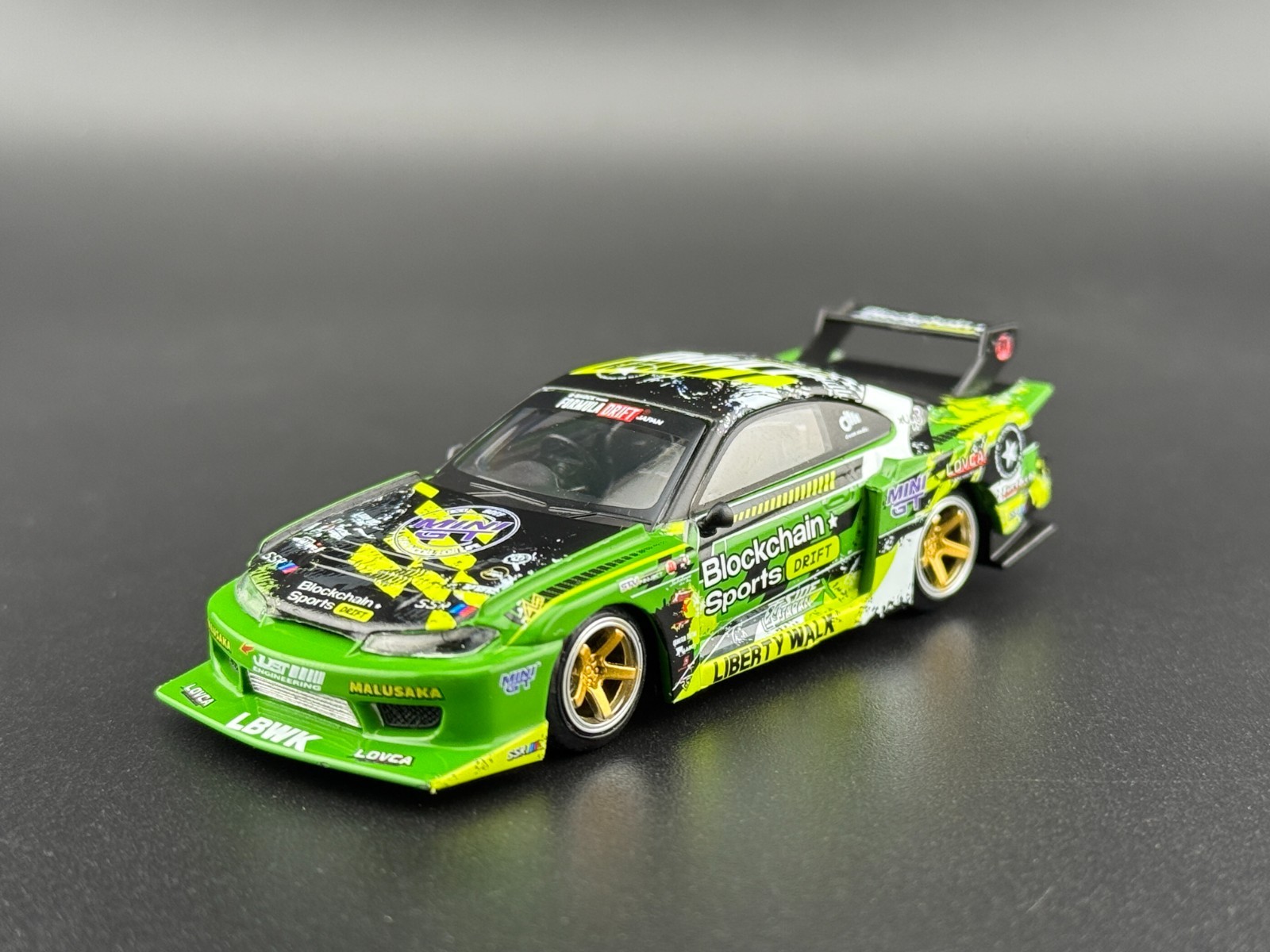 Mini GT Nissan LB-Super Silhouette S15 SILVIA #555 V2 2024 Formula D1 #823 1/64