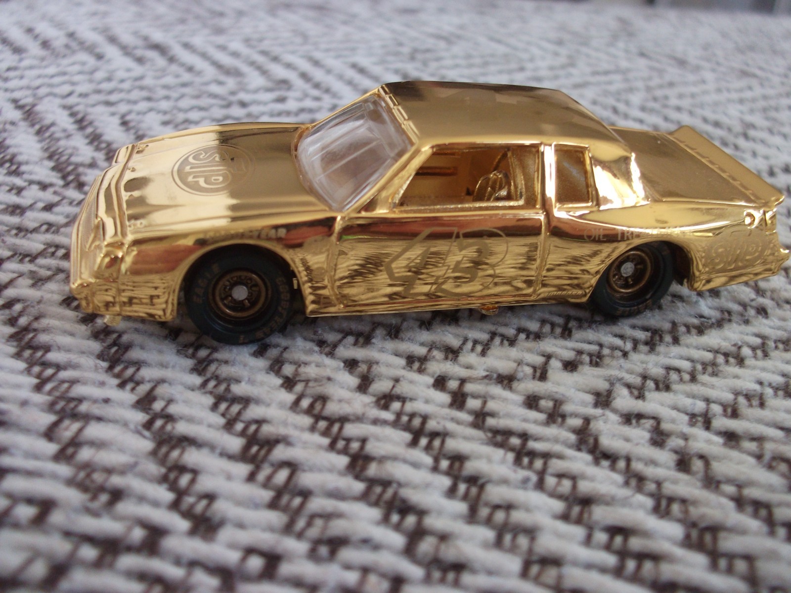 RICHARD PETTY VINTAGE 1981 BUICK REGAL RACING CHAMPIONS 1/64 24 KT. GOLD NASCAR