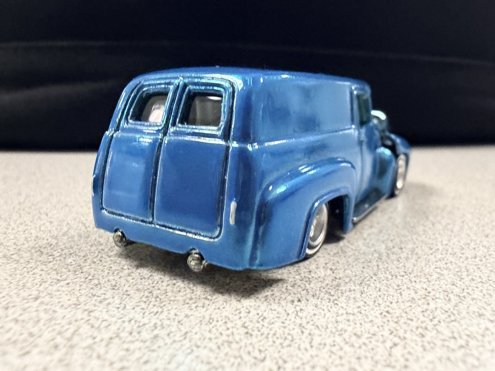 Hot Wheels ’56 Ford Custom, Blue Metalic Paint, on 3D printed lowrider wheels