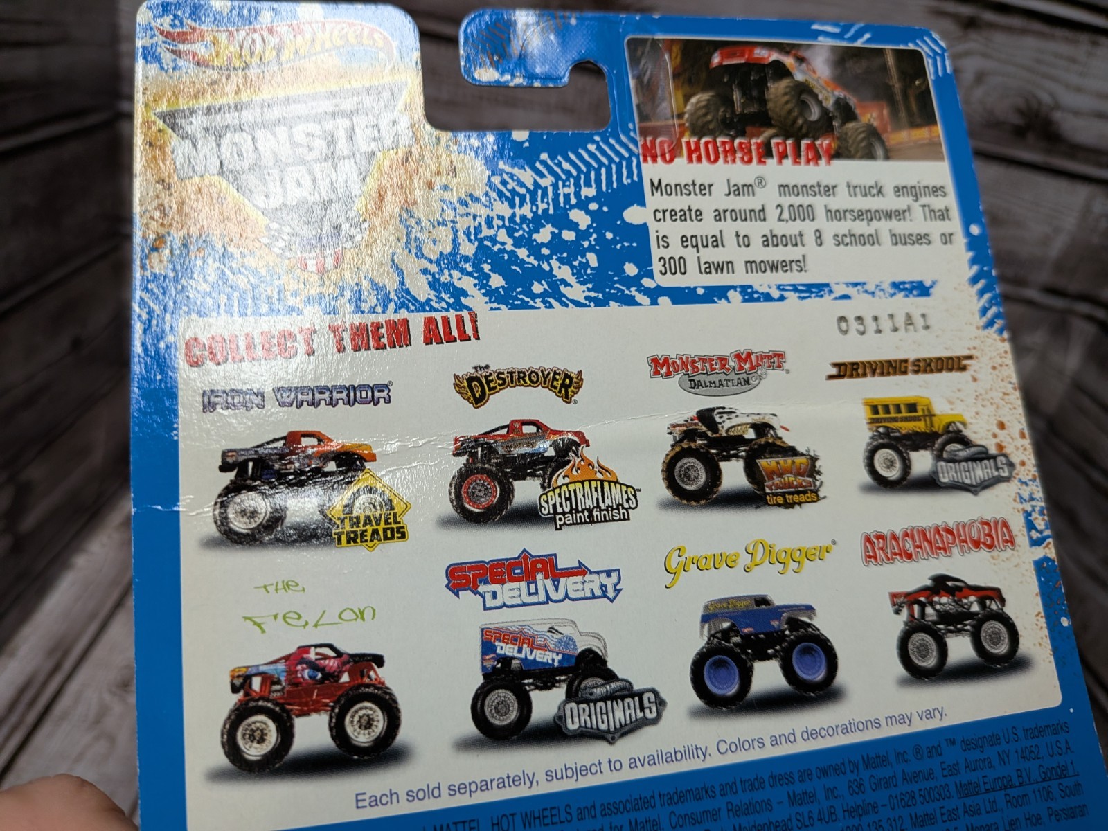Hot Wheels Monster Jam Driving Skool Bus Monster Truck 1:64