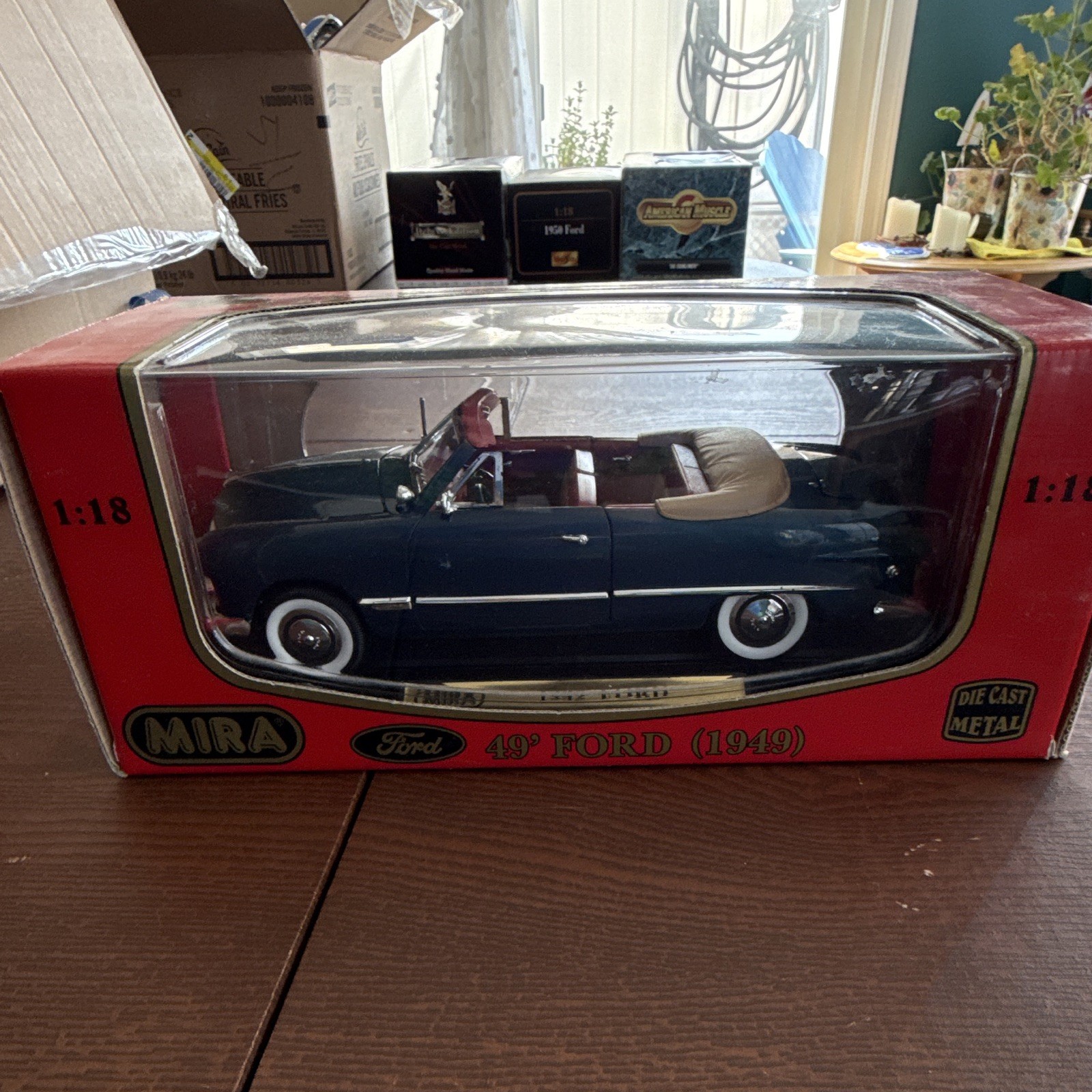 MIRA Golden Line 1:18 1949 Ford 49′ Ford Blue Diecast Metal Car w/ Case