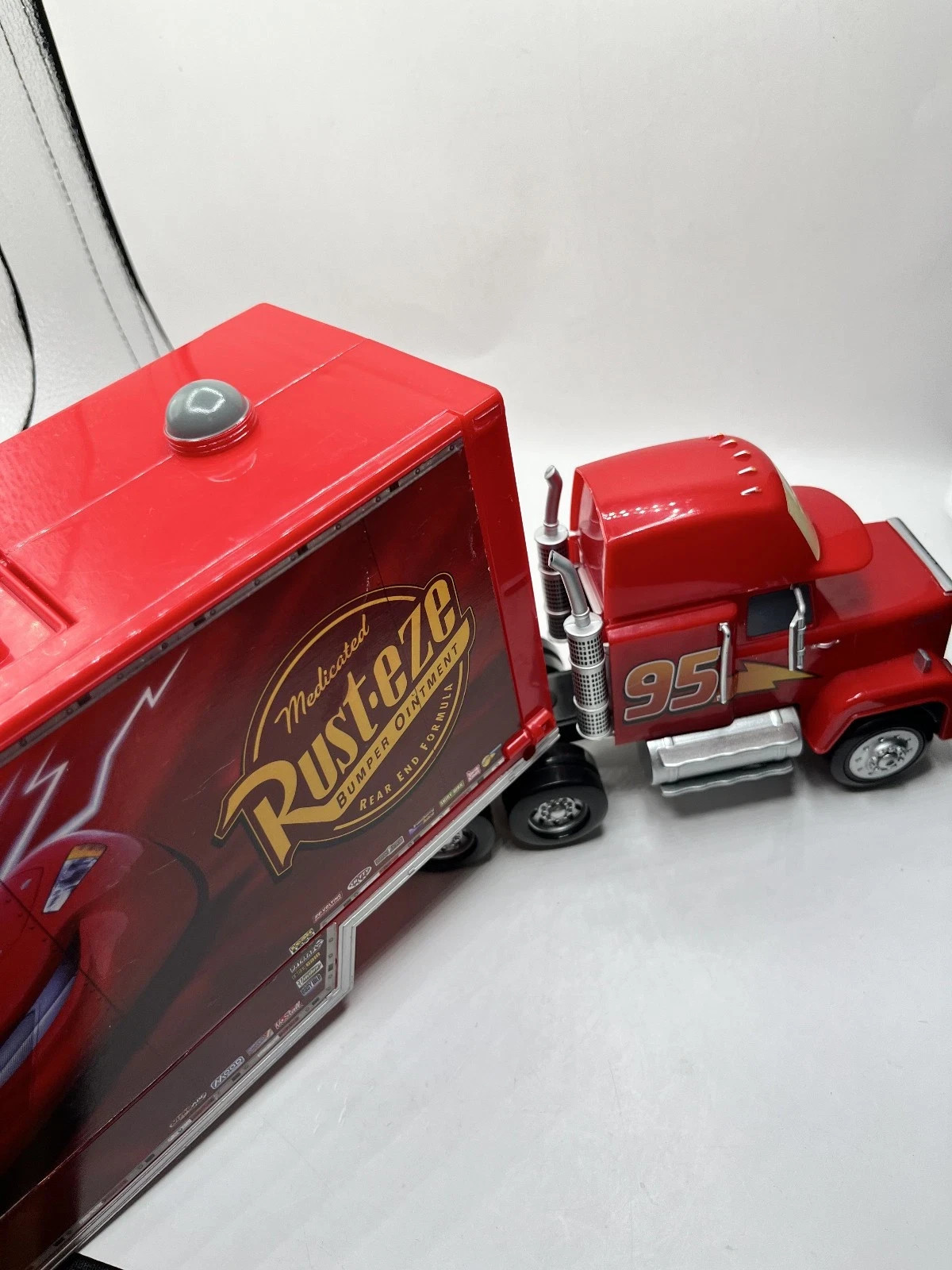 Disney CARS Lightning McQueen Car Carrier Semi Mack Truck Car Hauler 24″ Toy