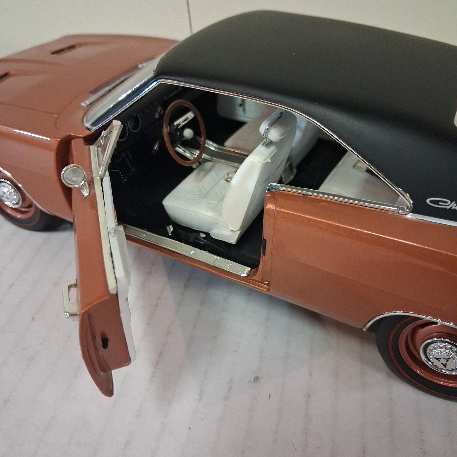 AUTO WORLD 1/18 Diecast BRONZE 1968 DODGE CHARGER R/T SPECIAL 1 OF 1002 Copper