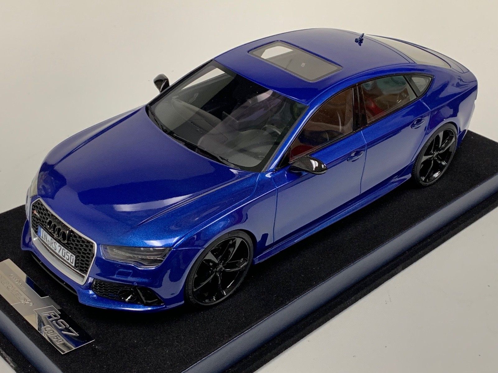 1/18 MotorHelix Audi RS7 from 2020 in Dark Blue limited to 50 Pieces