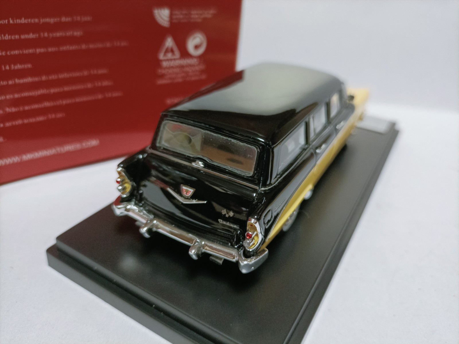 MK 1:43 Dodge D-500 Sierra Wagon 1956 yellow black wagon model