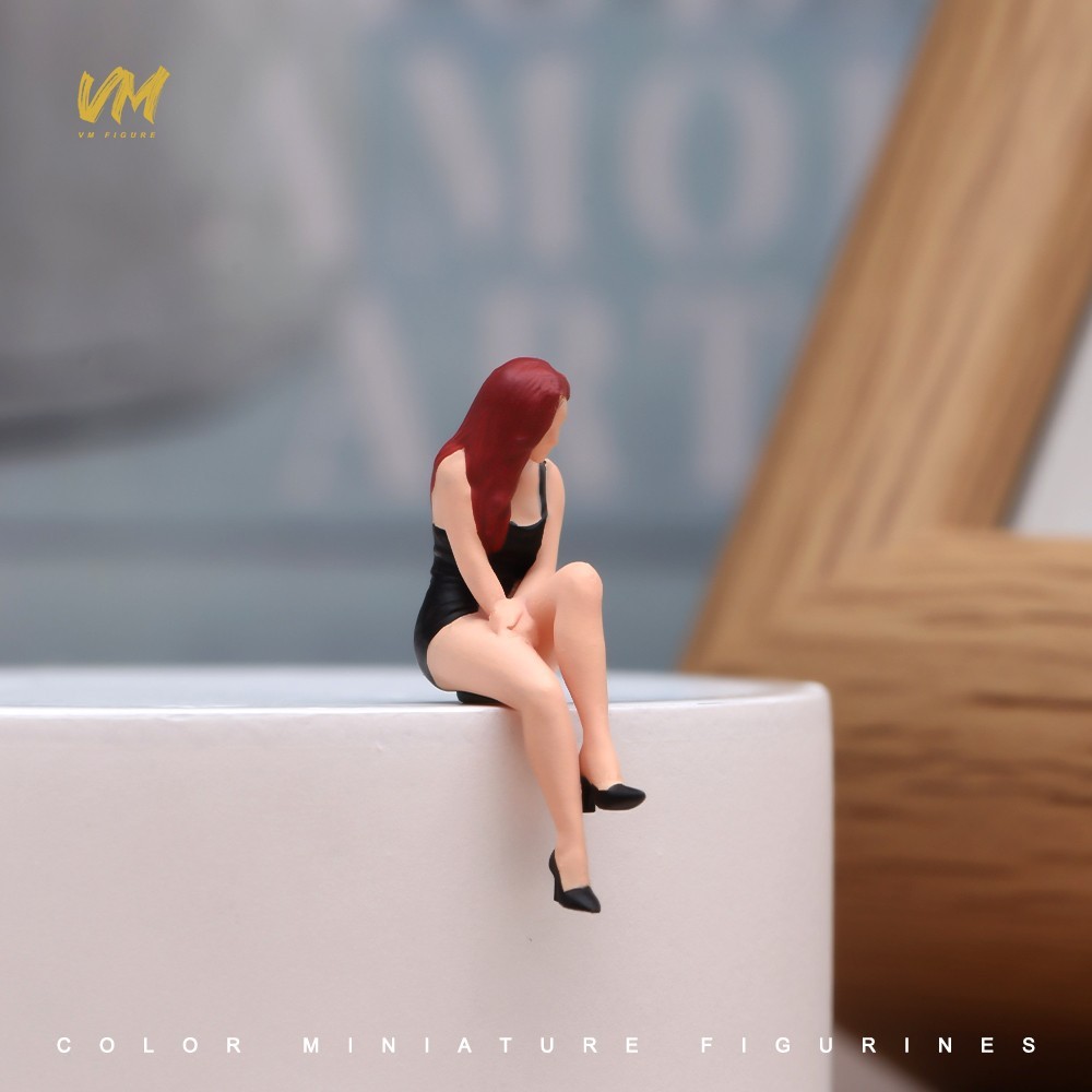 1/64 Miniatures Sexy Red Hair Beauty Scene Props Model Figures For Cars Vehicle