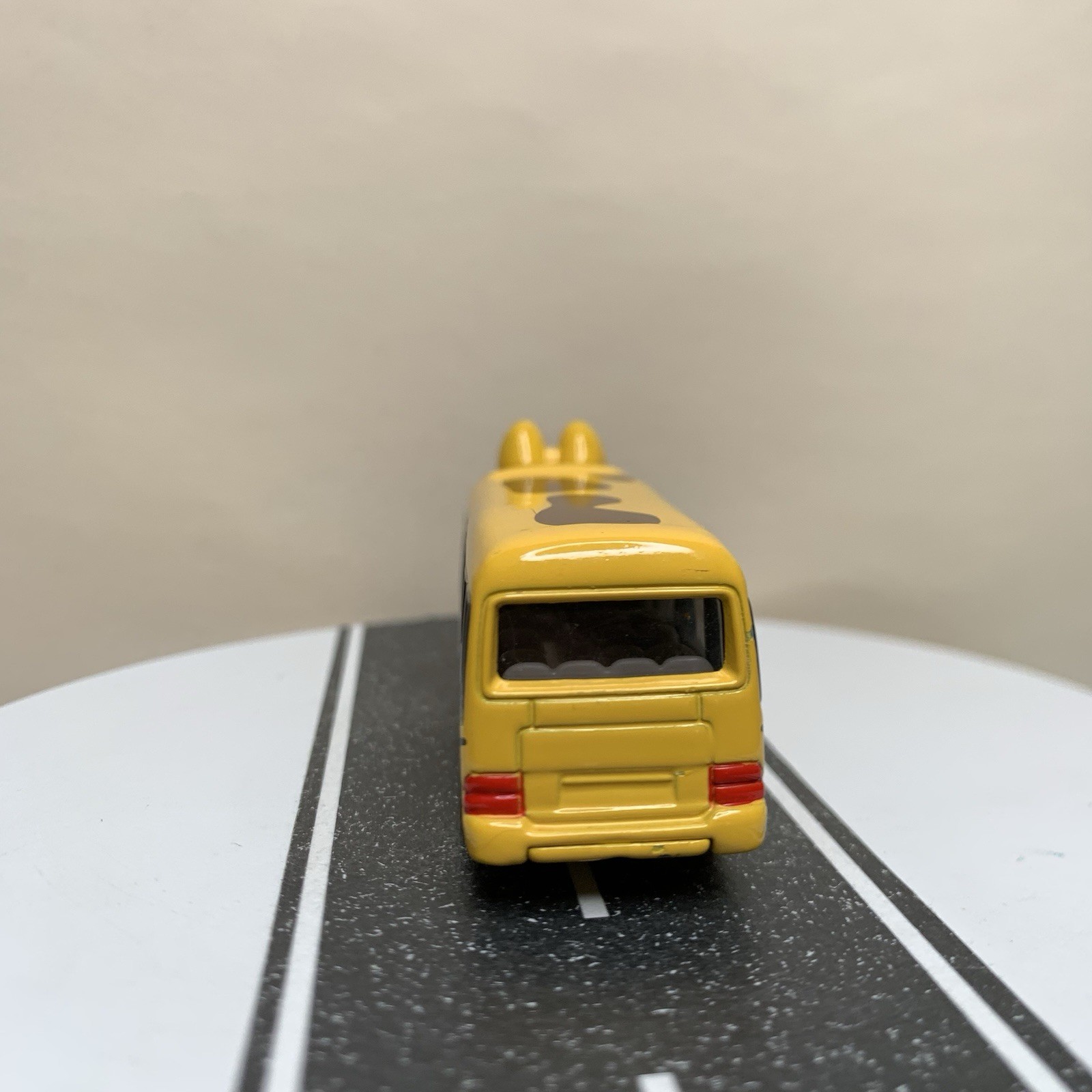 Tomy Tomica #92 Toyota Coaster Kindergarten Cat Animal School Bus Yellow 1/89