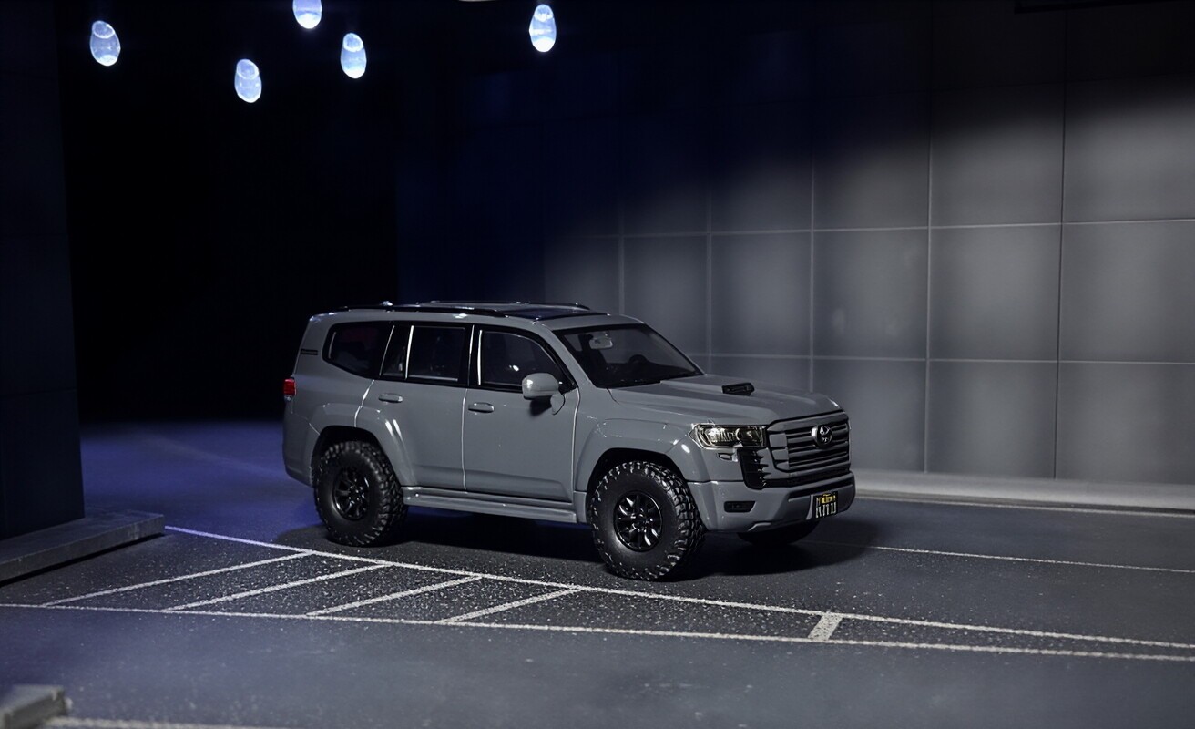 Masdi 1:64 Gray LC300 Land Cruiser ORV SUV Sports Model Diecast Metal Car