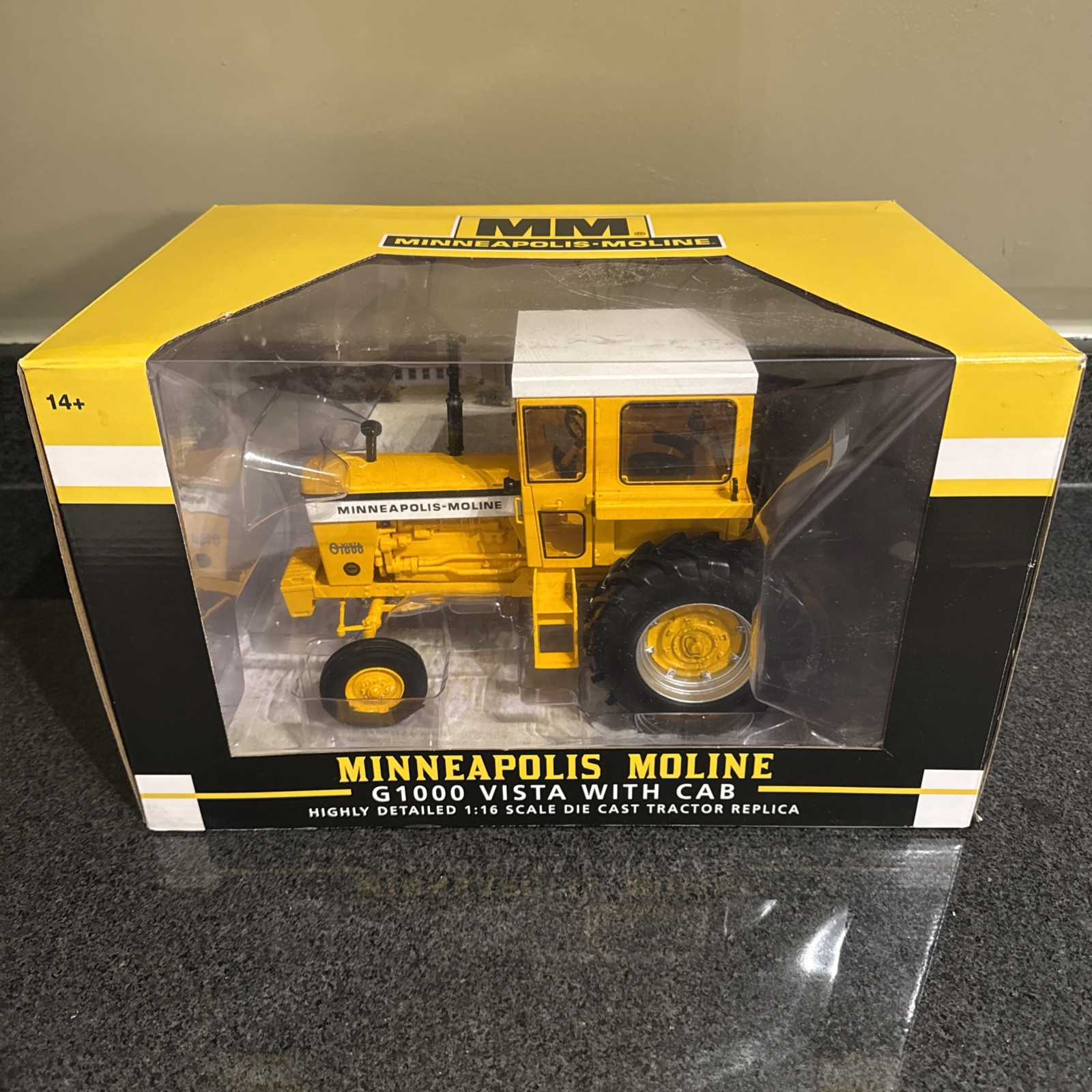 Spec Cast Chase 1/16 Minneapolis Moline G1000 Vista FWA Tractor w/Cab DAL-006