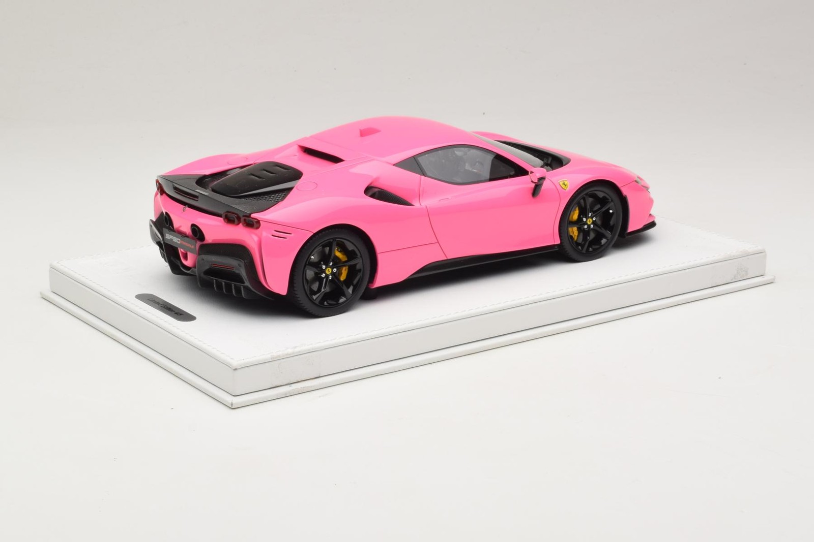 Ferrari SF90 Pack Fiorano Gloss Qatar Pink BBR 1:18 | RACELINE137