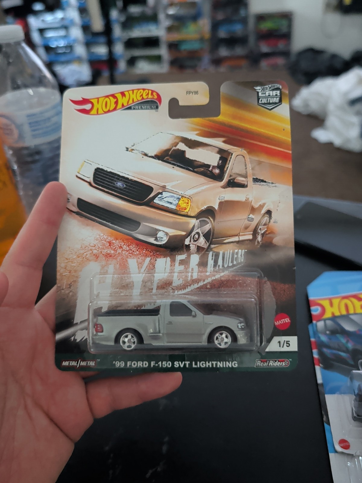 Hot Wheels 1:64 Ford Truck Lot HW Hot Trucks ’99 F-150 SVT Lightning Raptor