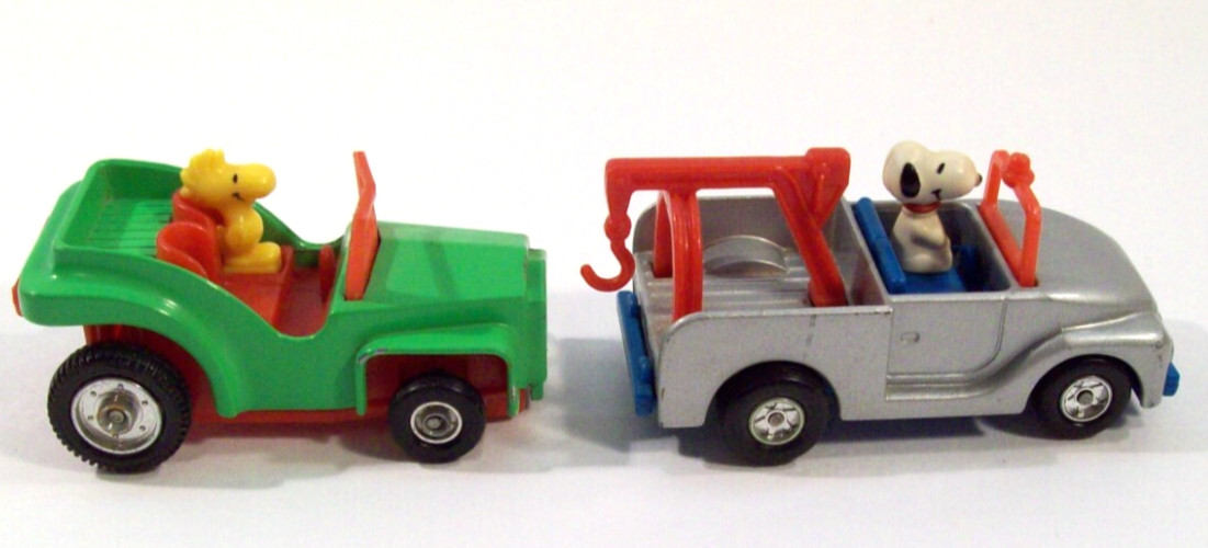 Aviva Peanuts Die-Cast Car Lot, Woodstock Green Jeep, Snoopy Tow Truck, Japan