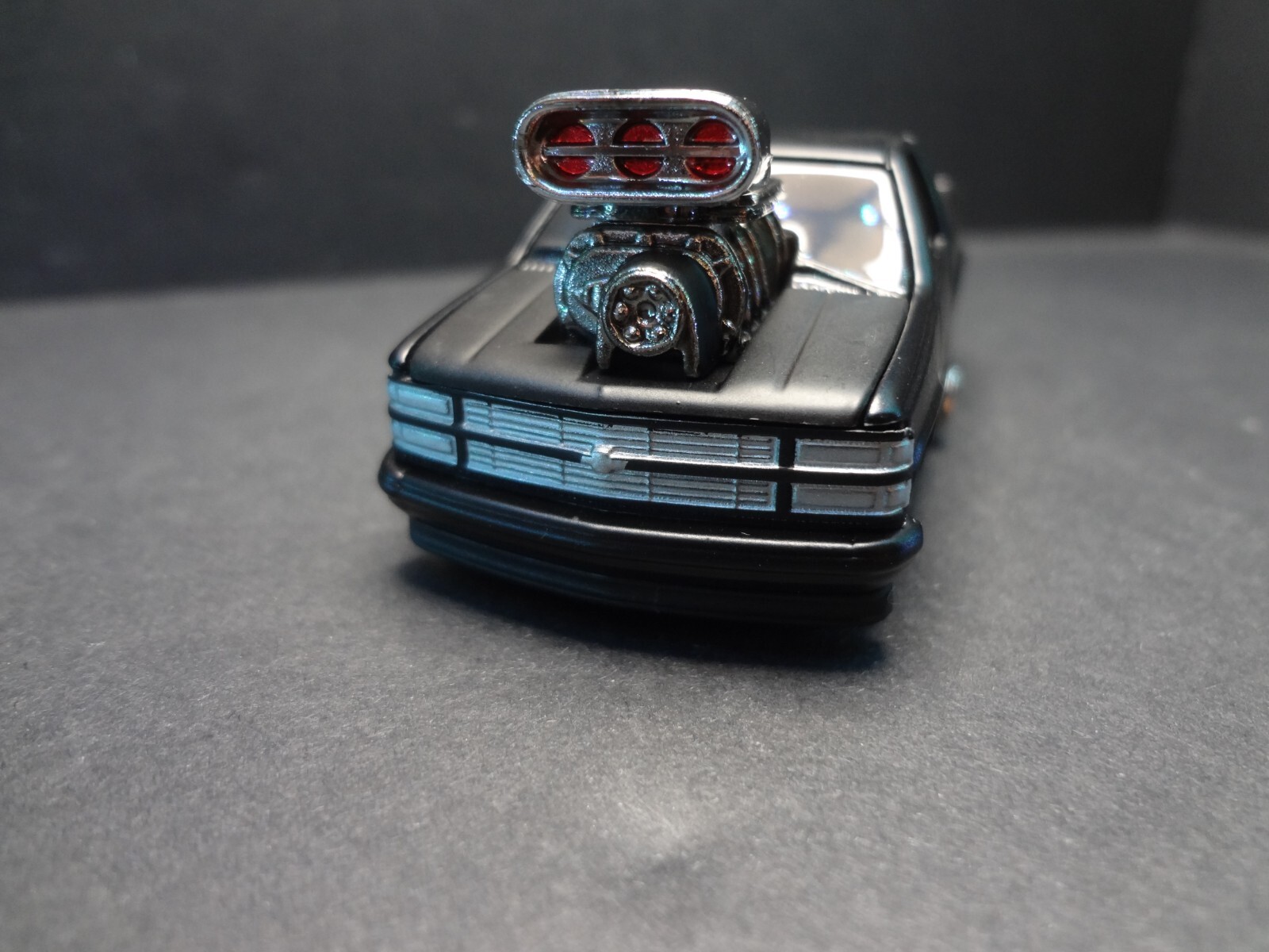Muscle Machines 1993 Chevrolet 454 SS Pickup flat black – Loose 1:64