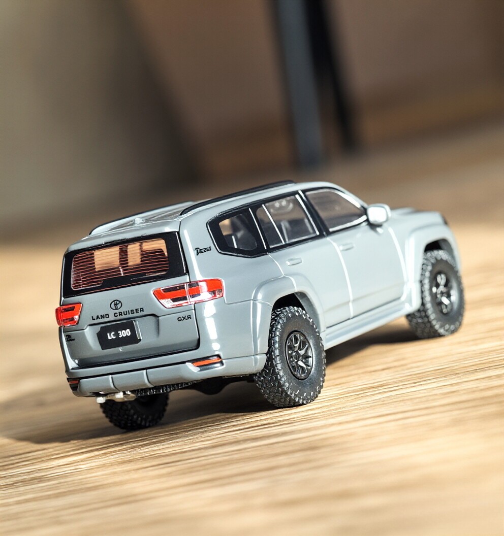 Masdi 1:64 Gray LC300 Land Cruiser ORV SUV Sports Model Diecast Metal Car