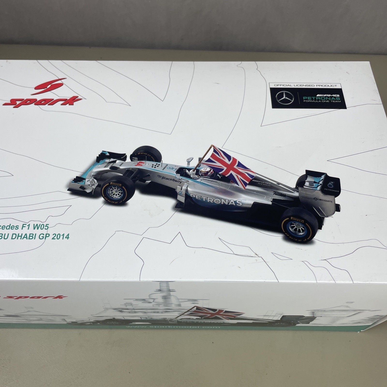 Spark Model 1/18 Lewis Hamilton 2014 Mercedes F1 W05 Winner Abu Dhabi GP 2014
