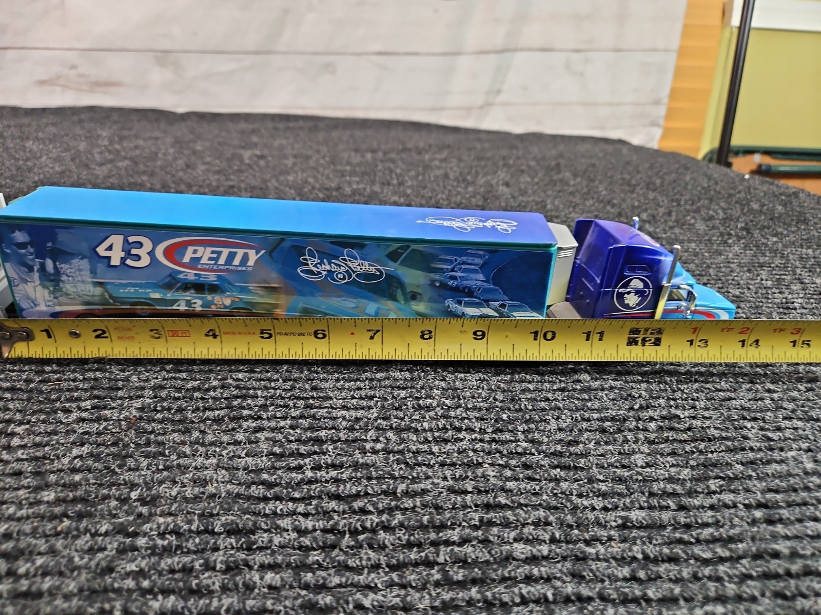 2 Hotwheels Richard Petty International Eagle Race Car Transporter