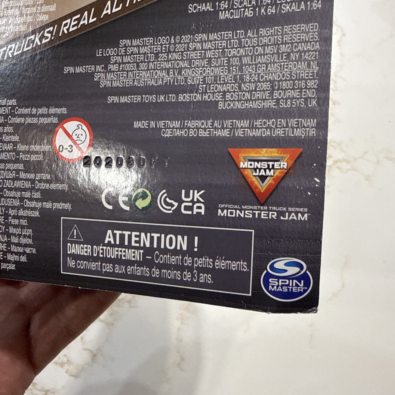 Spin Master Monster Jam Earth Shaker Truck 1:64 Earth Vs Surf Walmart Exclusive.