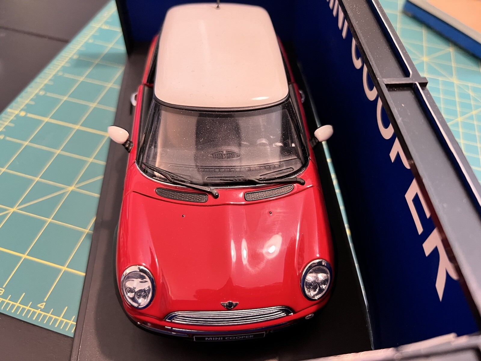 AUTOART BMW MINI COOPER RED 74822 1/18
