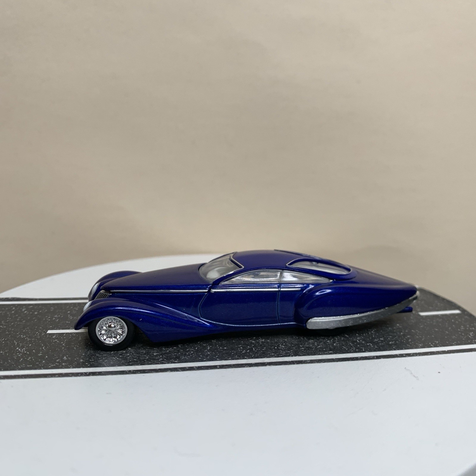 Hot Wheels Chip Foose Original Design Manhattan Hot Rod Custom Blue 1:64 NM