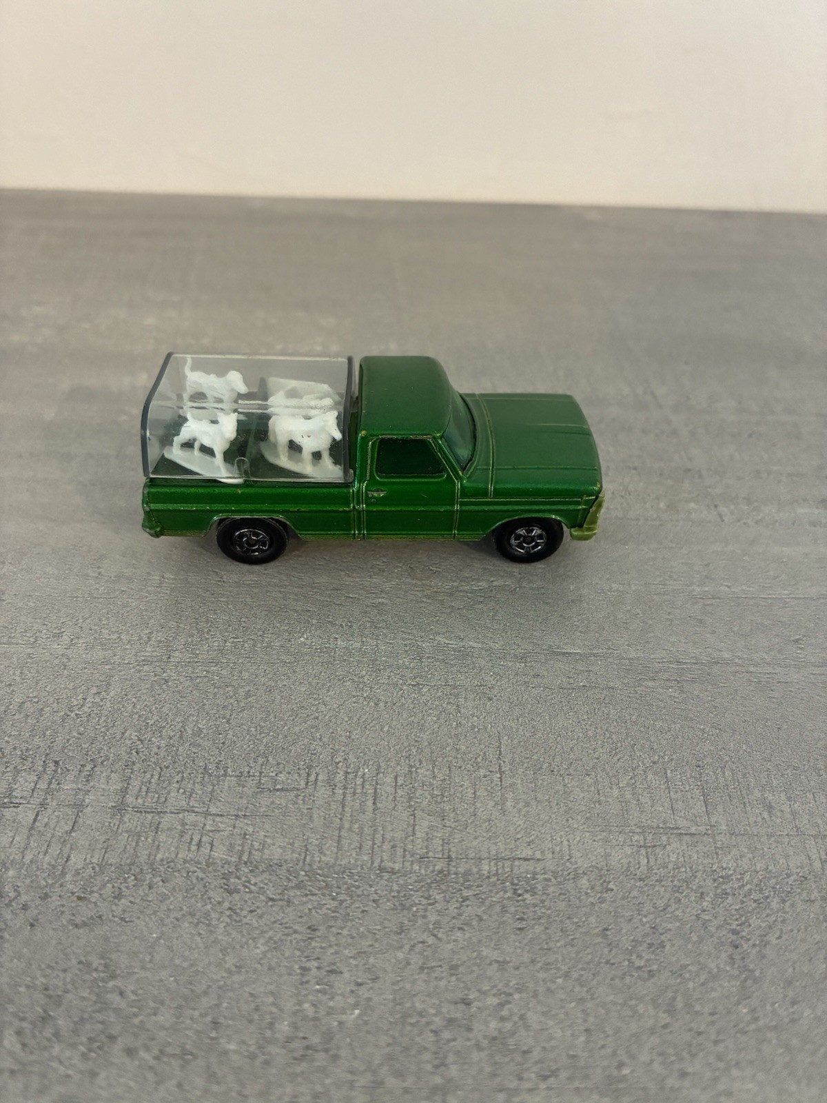 Matchbox Lesney Superfast 50 Green Kennel Truck With Dogs