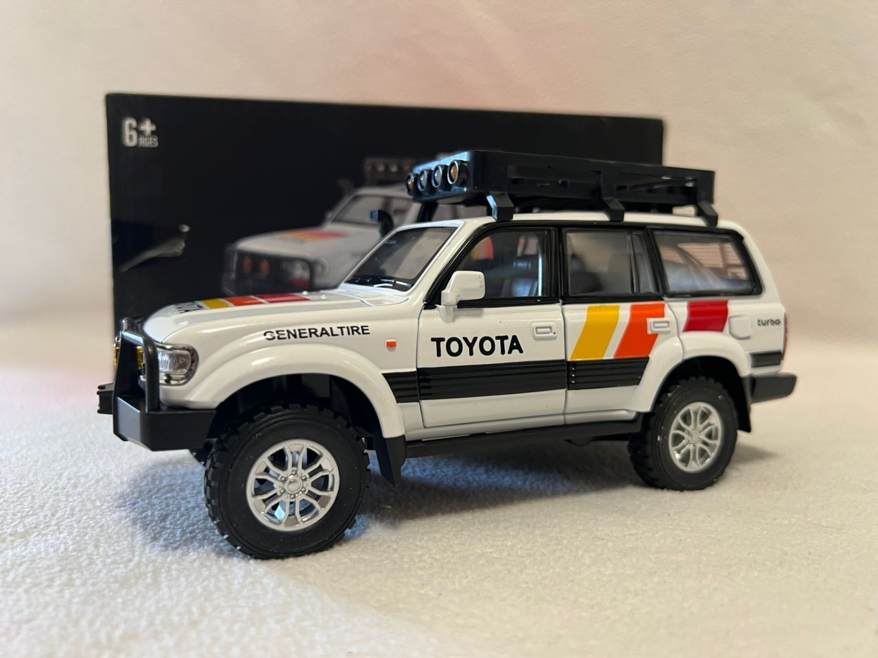 1:24 Toyota Land Cruiser LC80 Diecast Car Model Alloy Toy Vehicle Sound Light