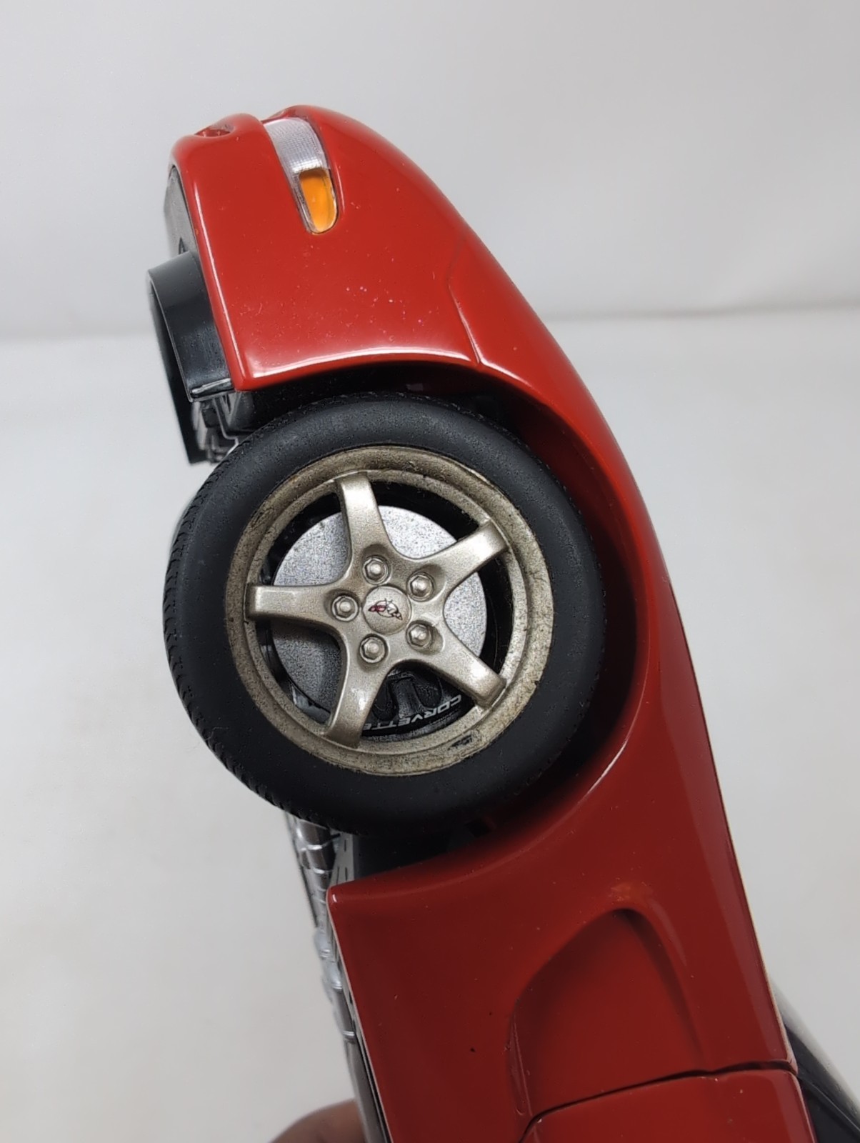 UT Models 1998 Chevrolet Corvette C5 Convertible Red 1:18 Diecast See Descrip.