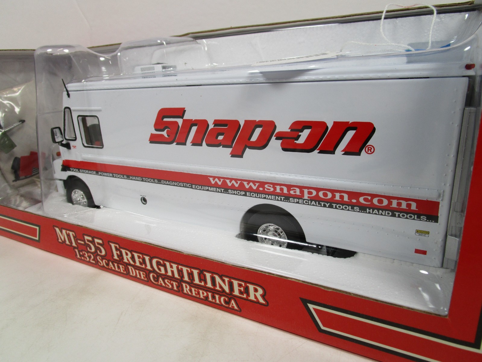 CROWN JEWELS 1/32 SNAP-ON MT-55 FREIGHTLINER BOX VAN NEW