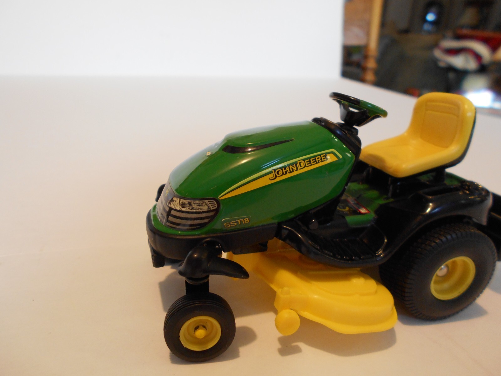 Vintage 2001 ERTL 1:16th Scale John Deere SST18 Spin-Steer Mower #15292, Used