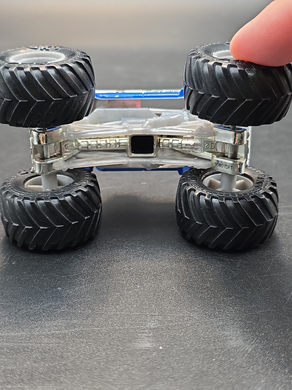 SPIN MASTER MONSTER JAM COLOR CHANGERS, CYCLOPS,RED/WHITE BLUE, 1:64