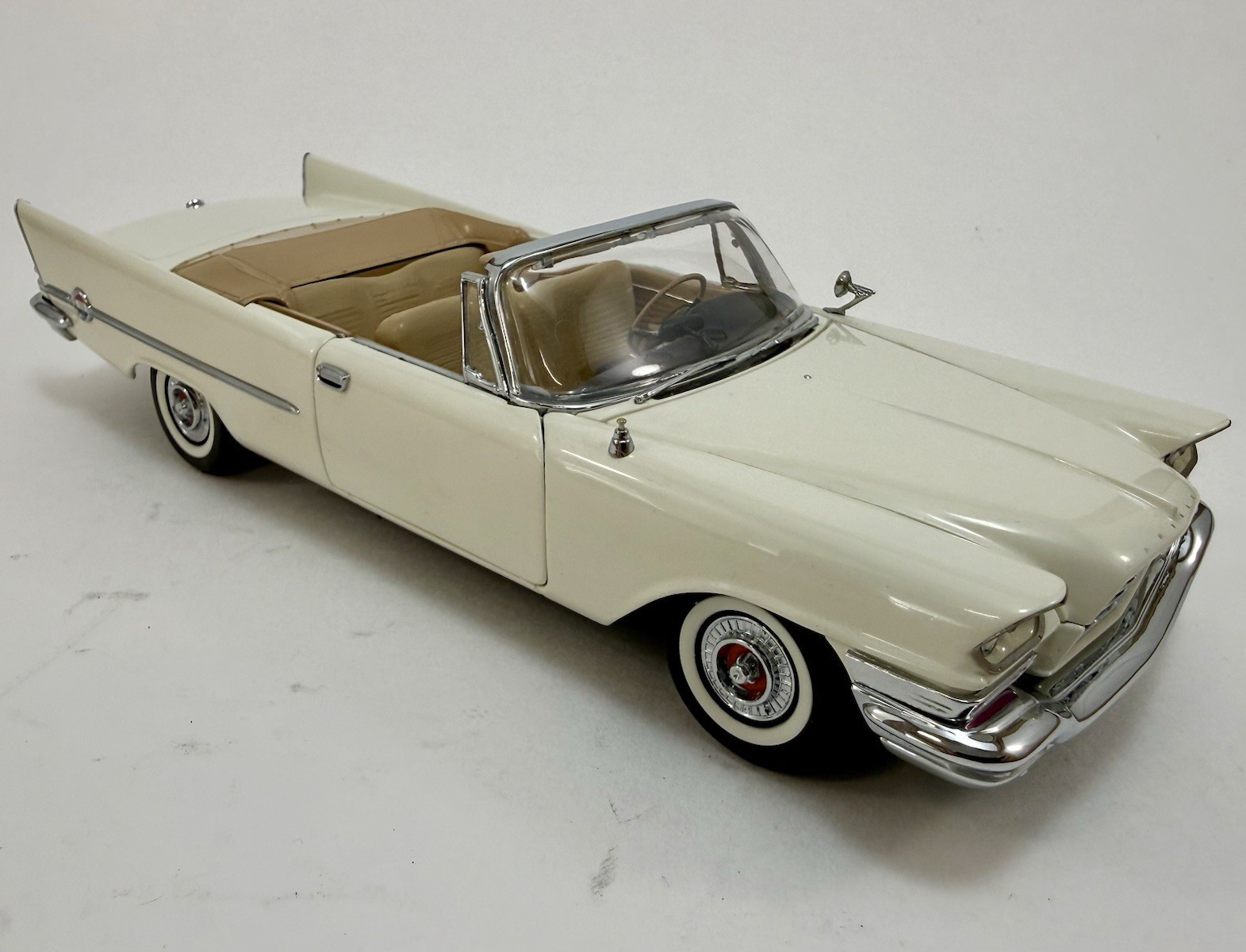Danbury Mint 1957 Chrysler 300C Convertible 1:24 Diecast Model Car Original Box