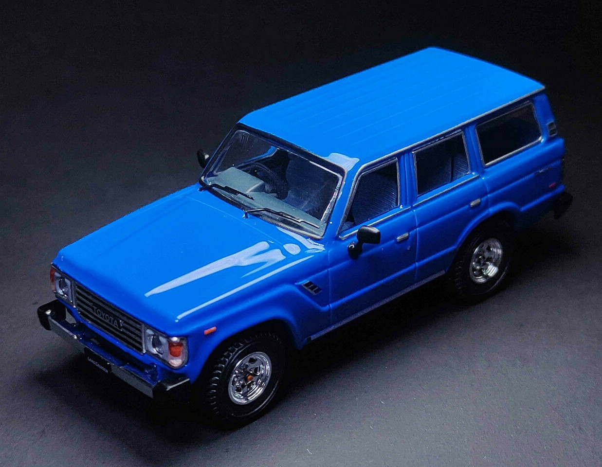 1/64 Die Cast TOYOTA LAND CRUISER FJ60 Model Truck – GREEN –
