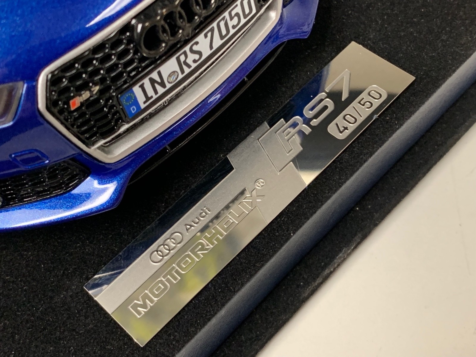 1/18 MotorHelix Audi RS7 from 2020 in Dark Blue limited to 50 Pieces
