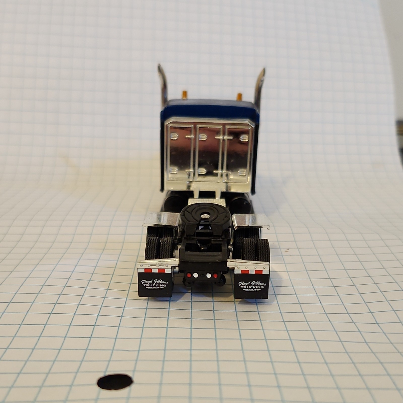 DCP 1:64 Floyd Gibbons Tri-axle Husky Spreader Kenworth Lowboy Tractor Trailer