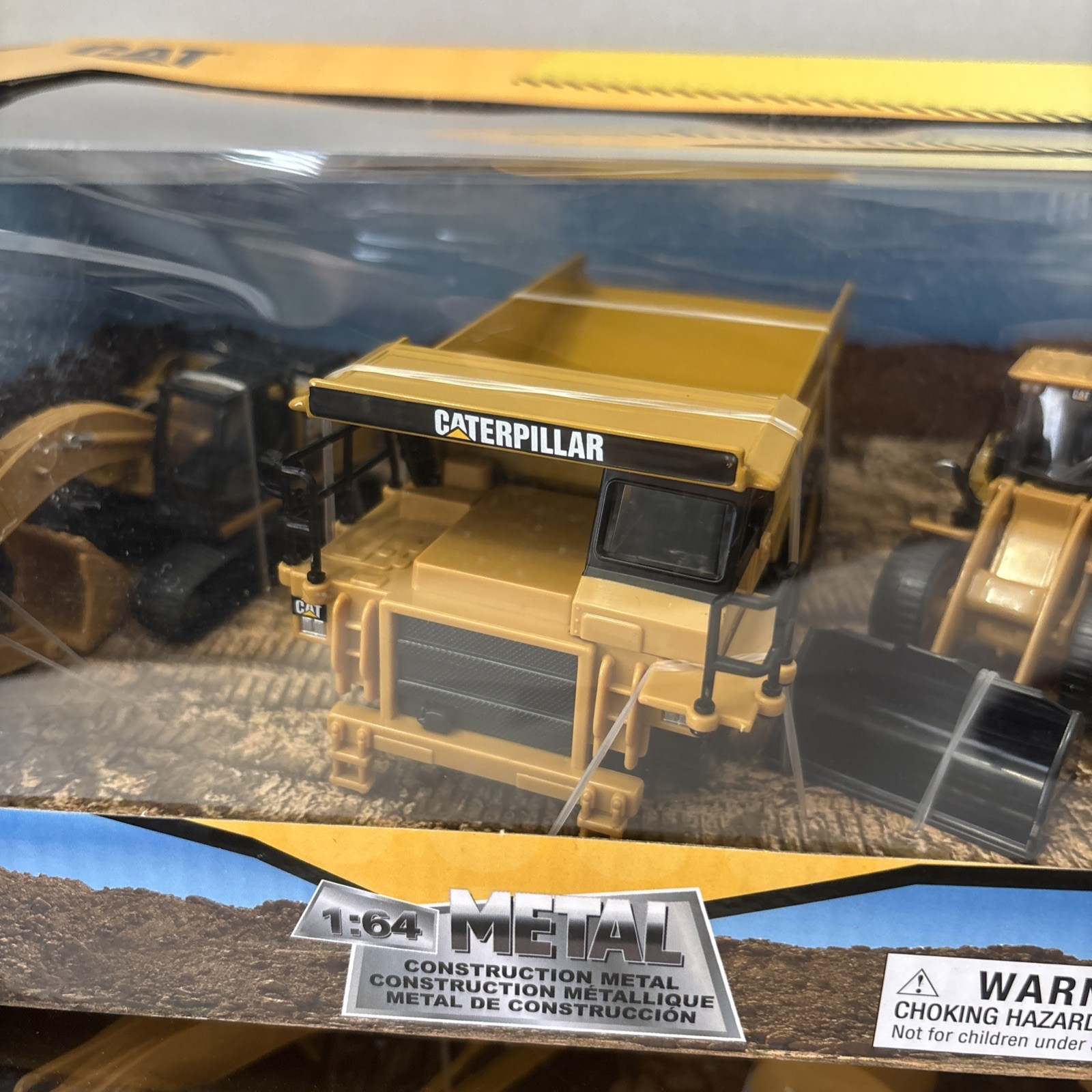 Diecast Masters 1:64 CATERPILLAR Metal Construction Trucks 2 Sets Of 4 – SEALED