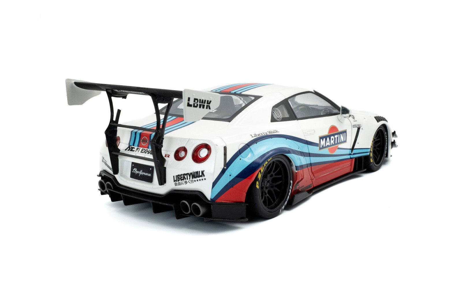 2024 NISSAN GT-R (R35) LIBERTY WALK BODY KIT 2.0 WHITE 1/18 SOLIDO S1805819