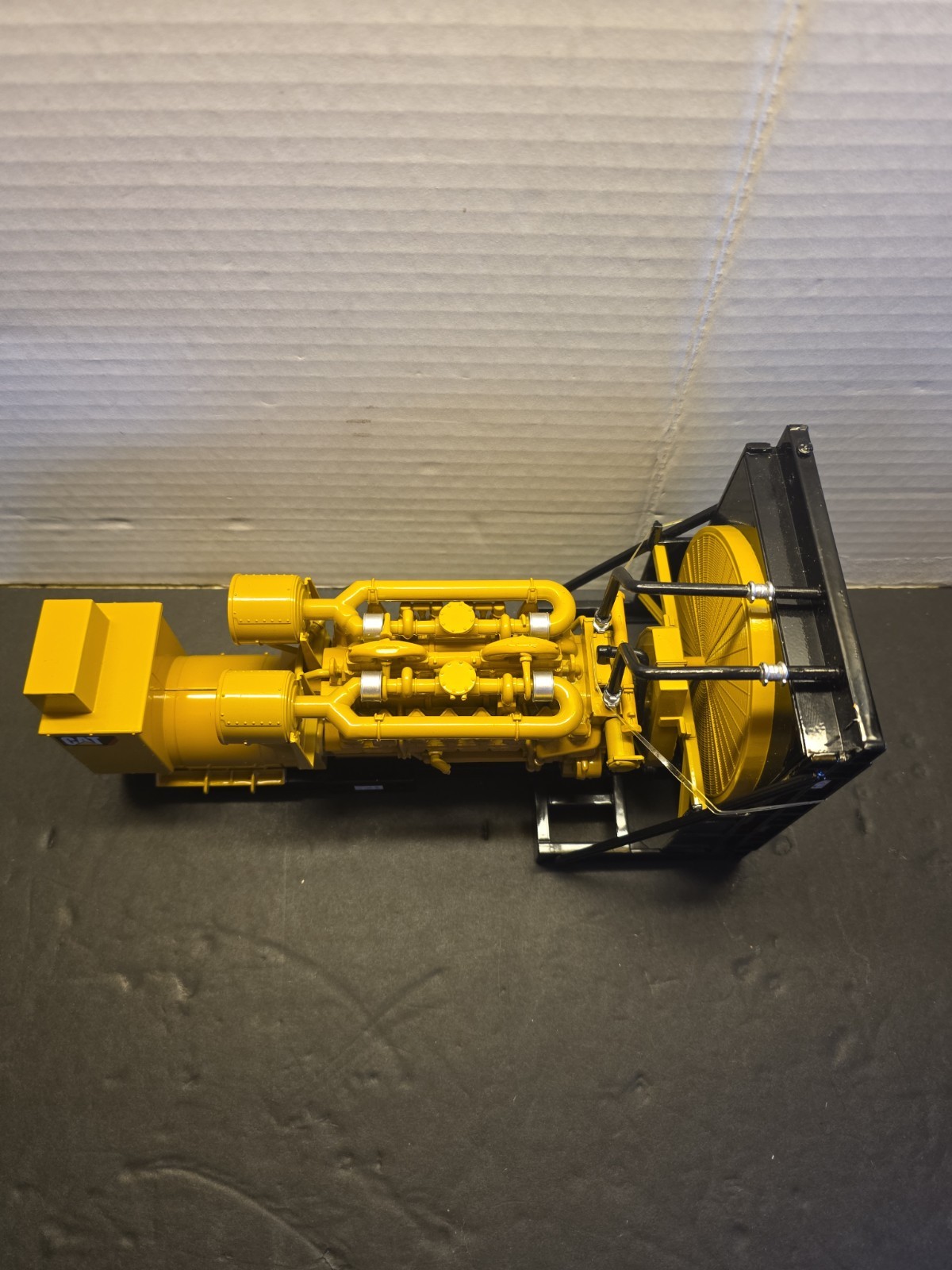 CAT CATERPILLAR 3516B ENGINE GENERATOR 1/25 MODEL BY DIECAST MASTERS