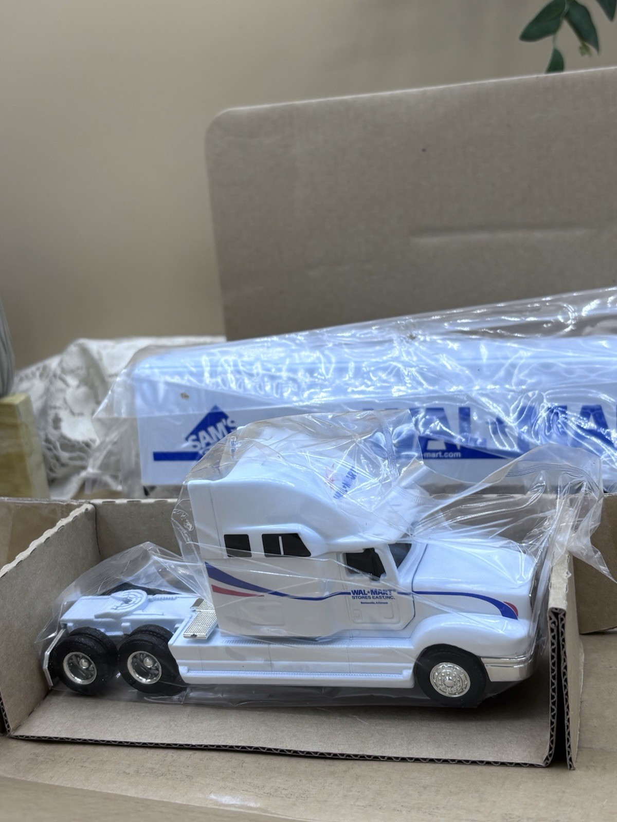 Walmart Sam’s Club ERTL 1/64th Tractor Trailer 1998 Die-Cast Model Brand New