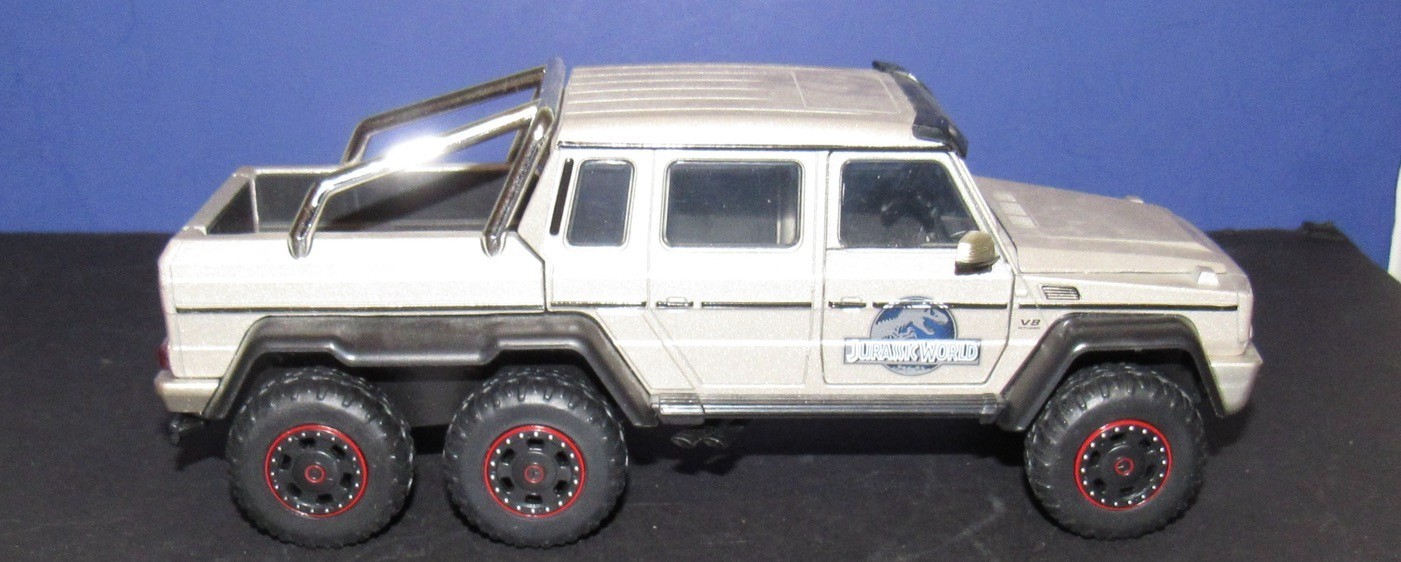 Mercedes-Benz G63 AMG 6×6 in 1/24 Scale Diecast by Jada