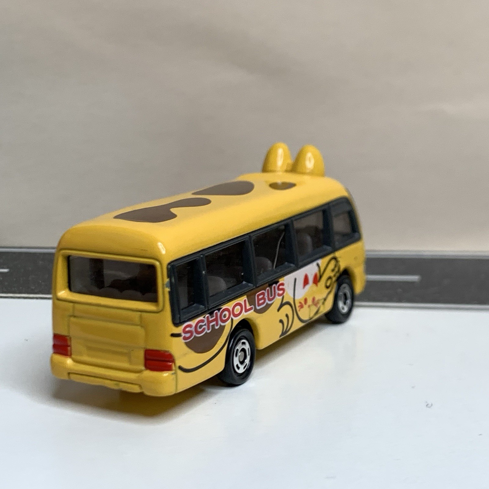 Tomy Tomica #92 Toyota Coaster Kindergarten Cat Animal School Bus Yellow 1/89