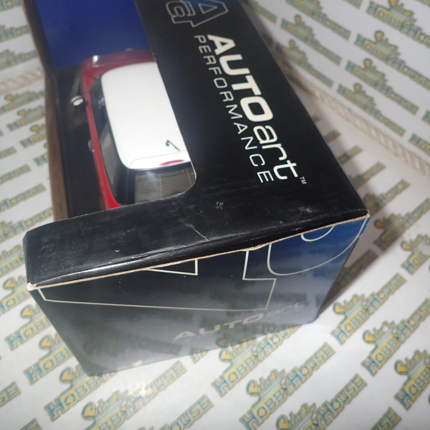 AutoArt 74822 – 1/18 Scale – BMW Mini Cooper Red