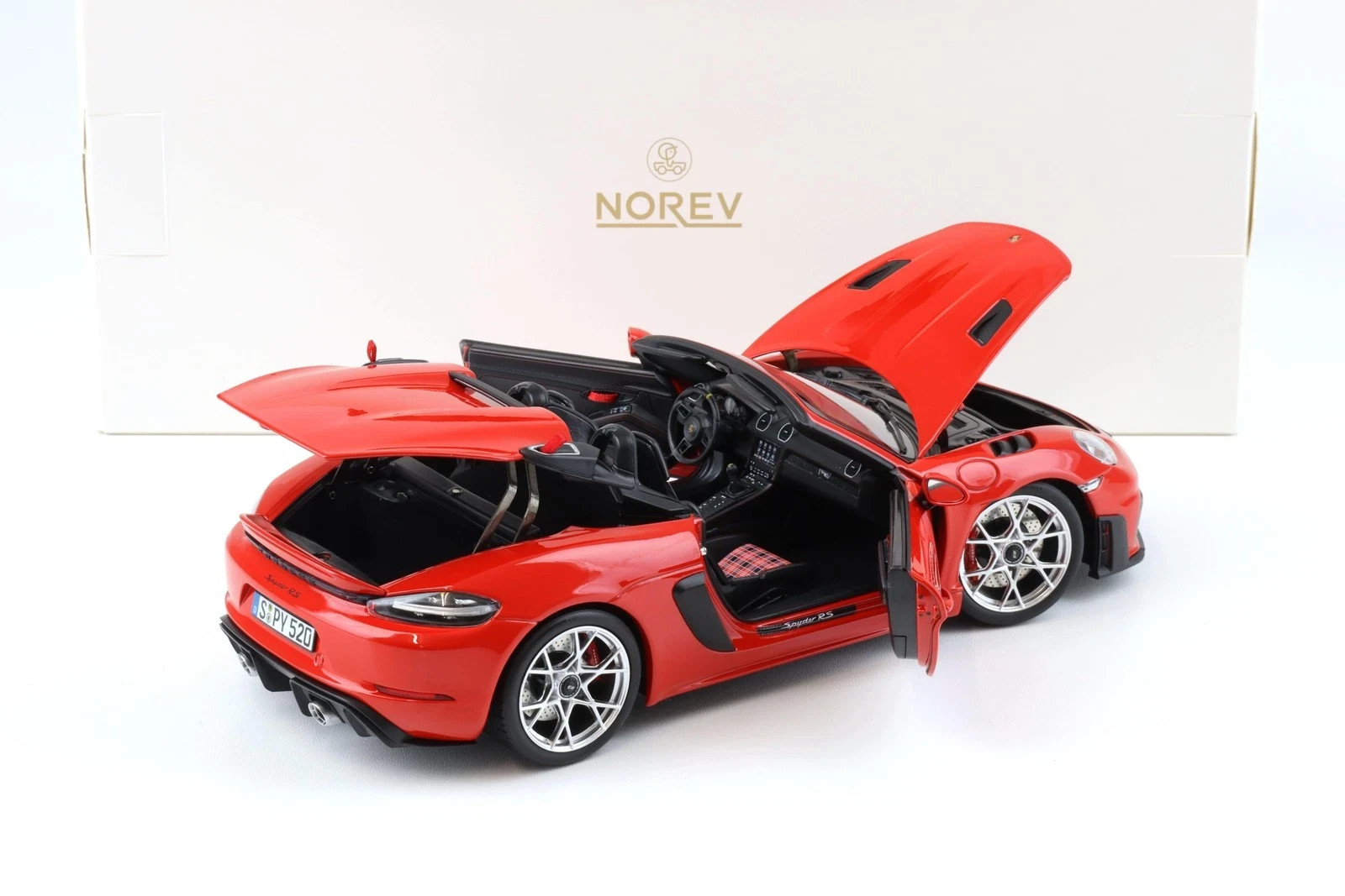 1/18 Norev Porsche 718 Spyder RS 2023 Guards Red 187271