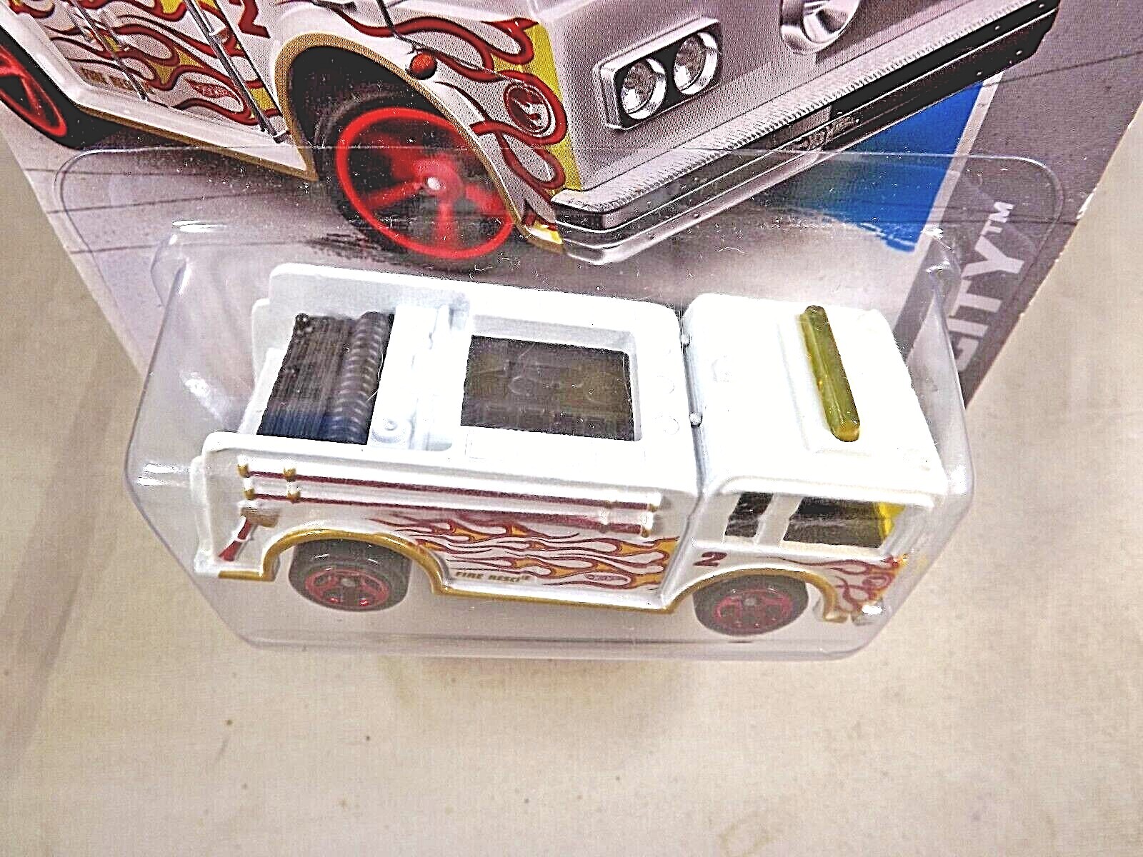 2013 Hot Wheels Treasure Hunt #19 HW City-HW Rescue FIRE EATER White w/Red 5 Sp