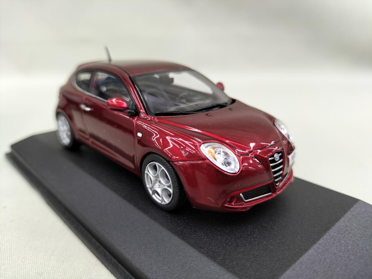 MINICHAMPS Red Metallic Alfa Mito 2009