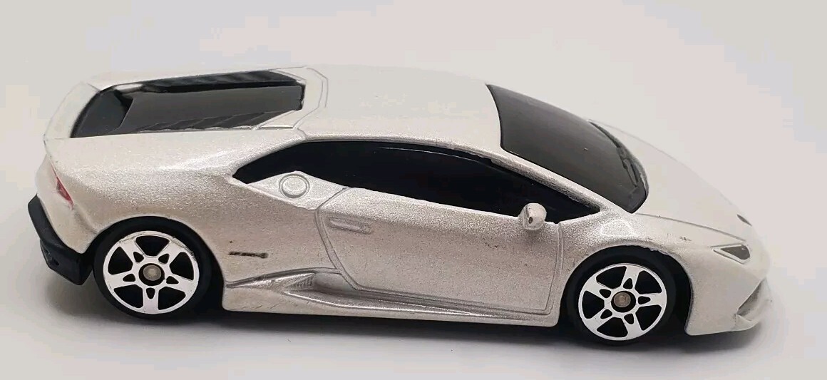 Maisto Lamborghini Huracan LP 610-4 White New Loose