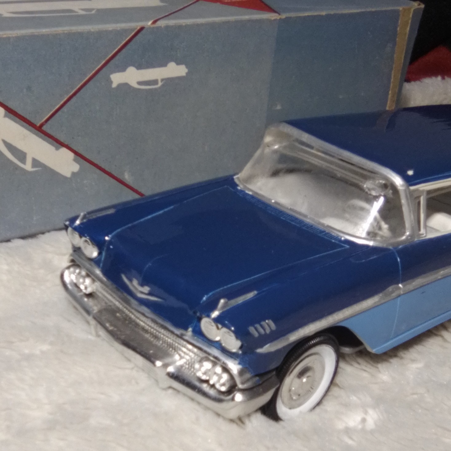 SMP Exact Scale Series 1:43 1958 Chevrolet Station Wagon Diecast Blue/White Box