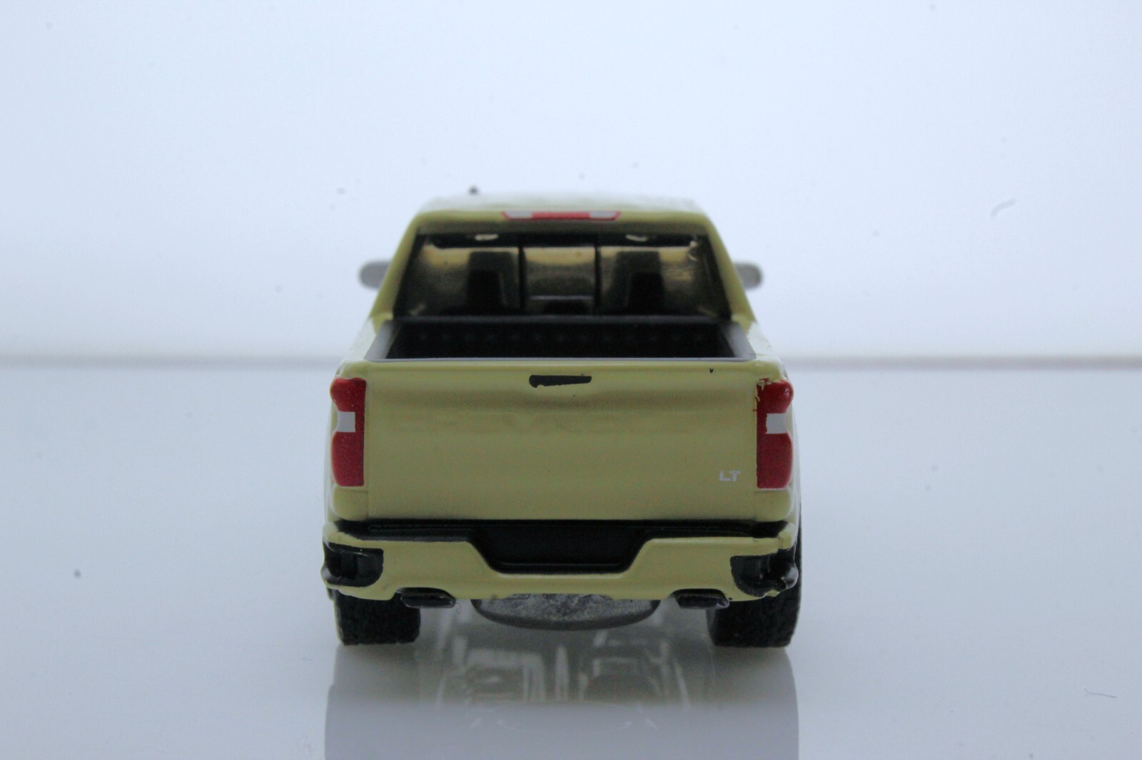 2023 Chevy Silverado 1500 Trail Boss Off-Road Pickup Truck 164 Diecast Model Tan