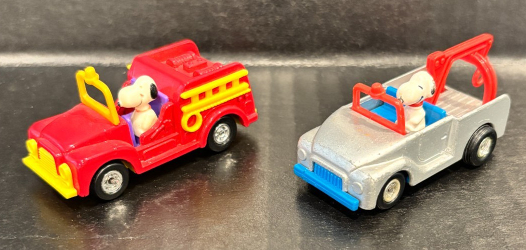 2 Aviva Diecast, SNOOPY FIRE TRUCK / SNOOPY TOW TRUCK (Peanuts Gang)
